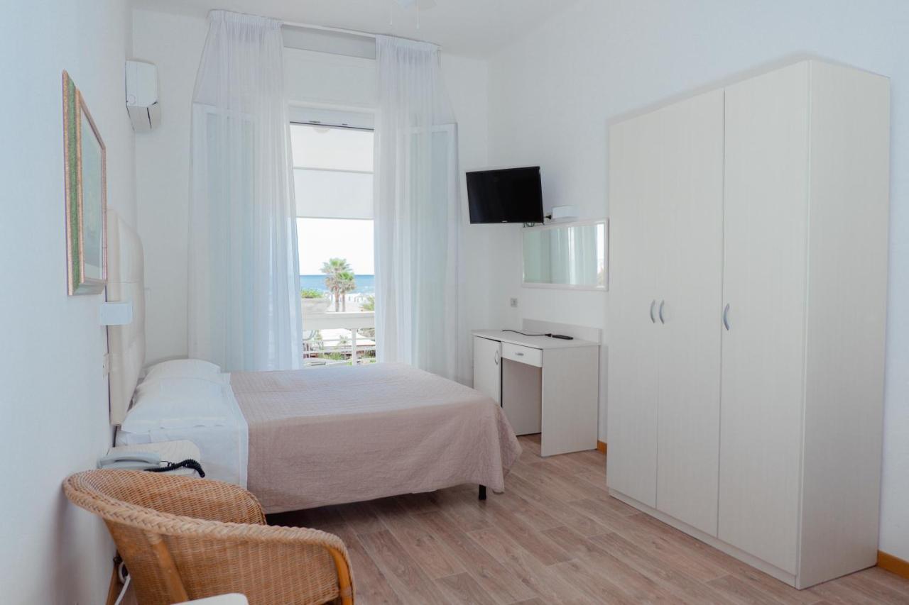 Hotel Lungomare Cattolica Luaran gambar