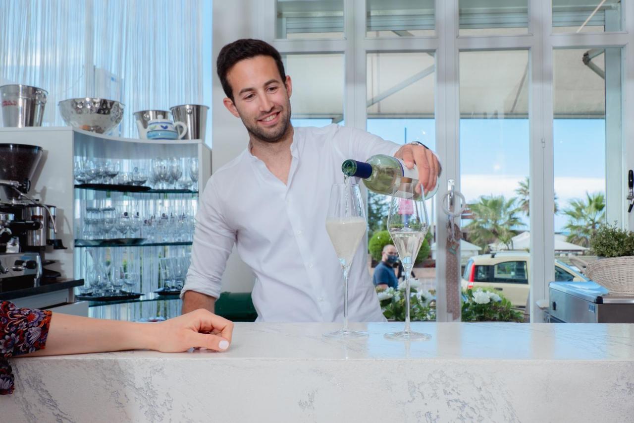 Hotel Lungomare Cattolica Luaran gambar