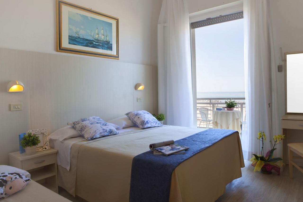 Hotel Lungomare Cattolica Luaran gambar