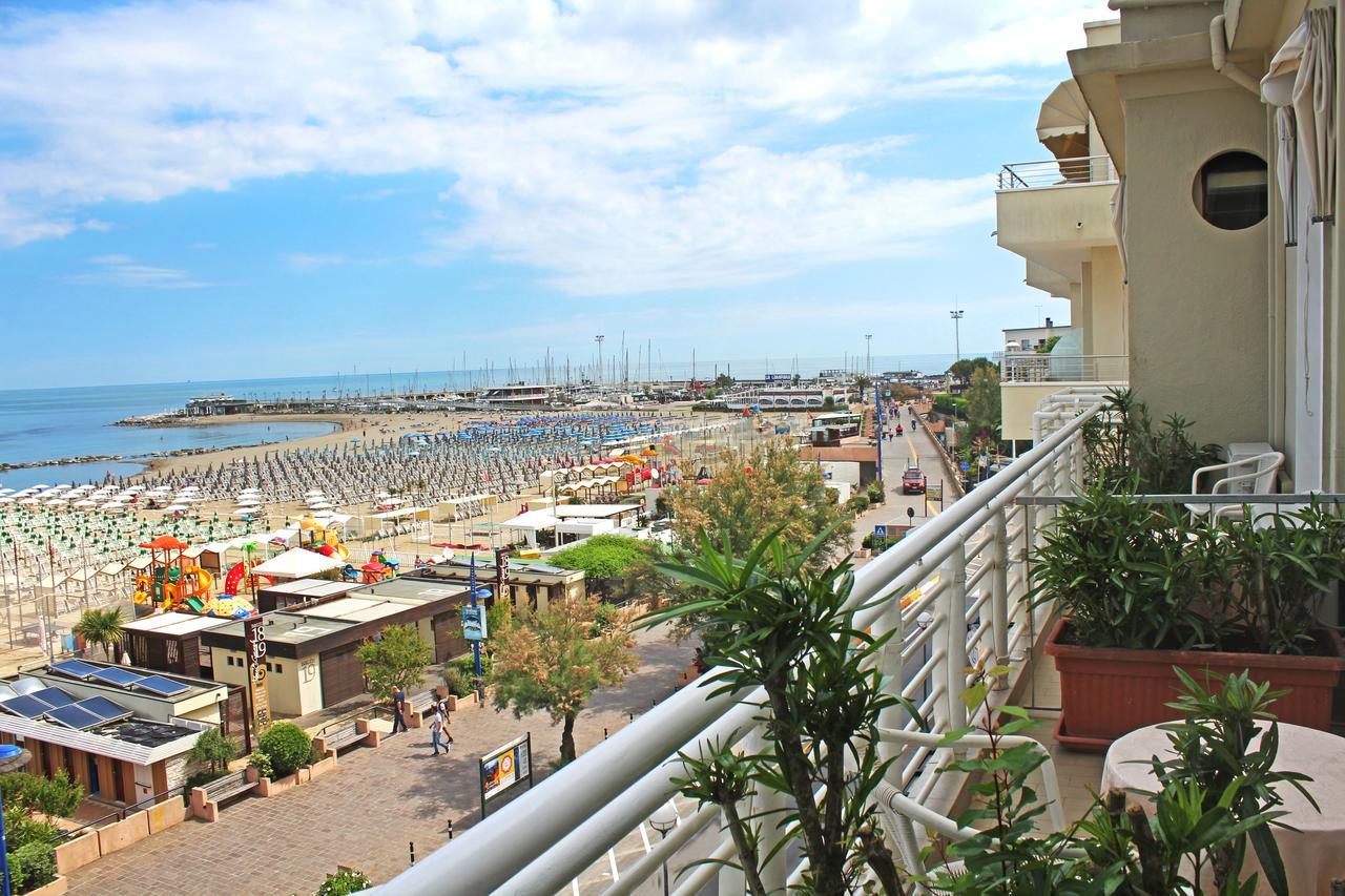 Hotel Lungomare Cattolica Luaran gambar