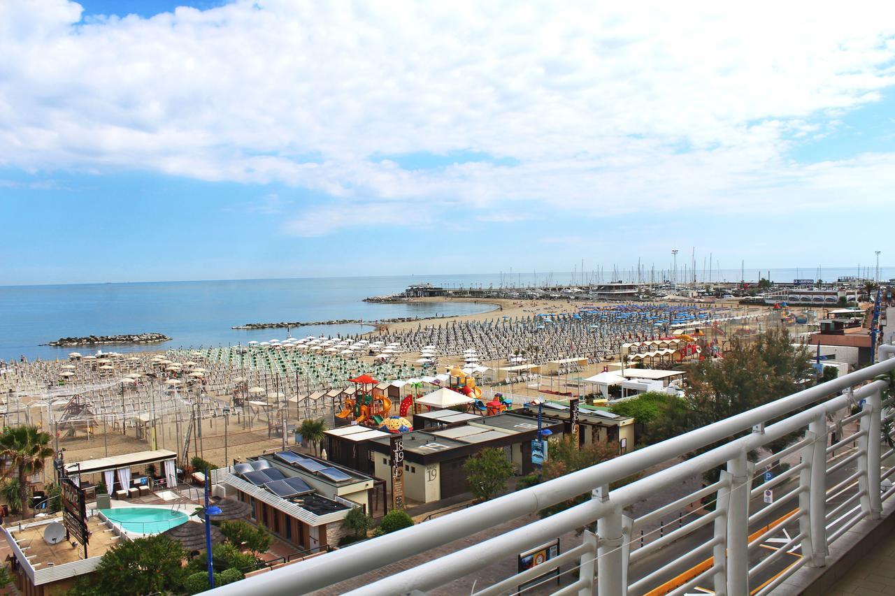 Hotel Lungomare Cattolica Luaran gambar
