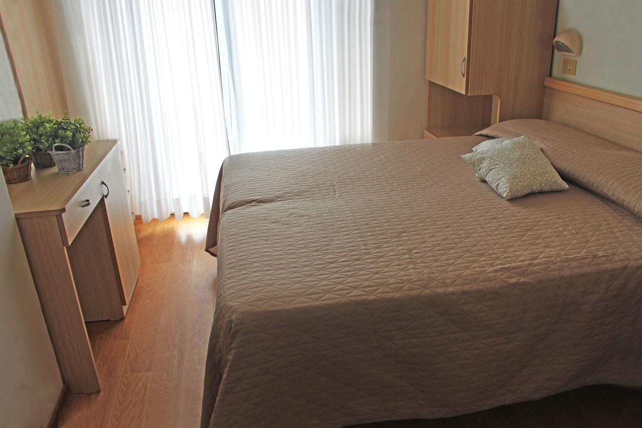 Hotel Lungomare Cattolica Luaran gambar