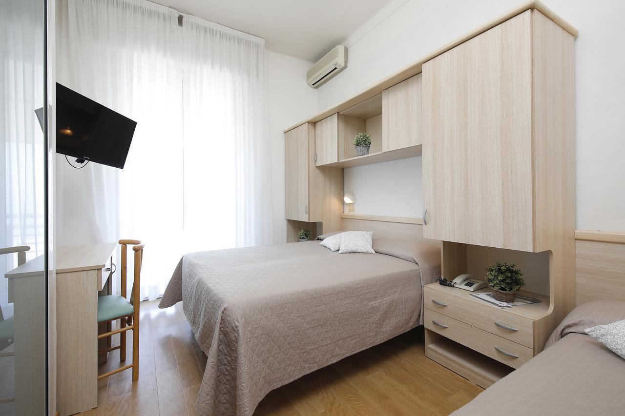 Hotel Lungomare Cattolica Luaran gambar