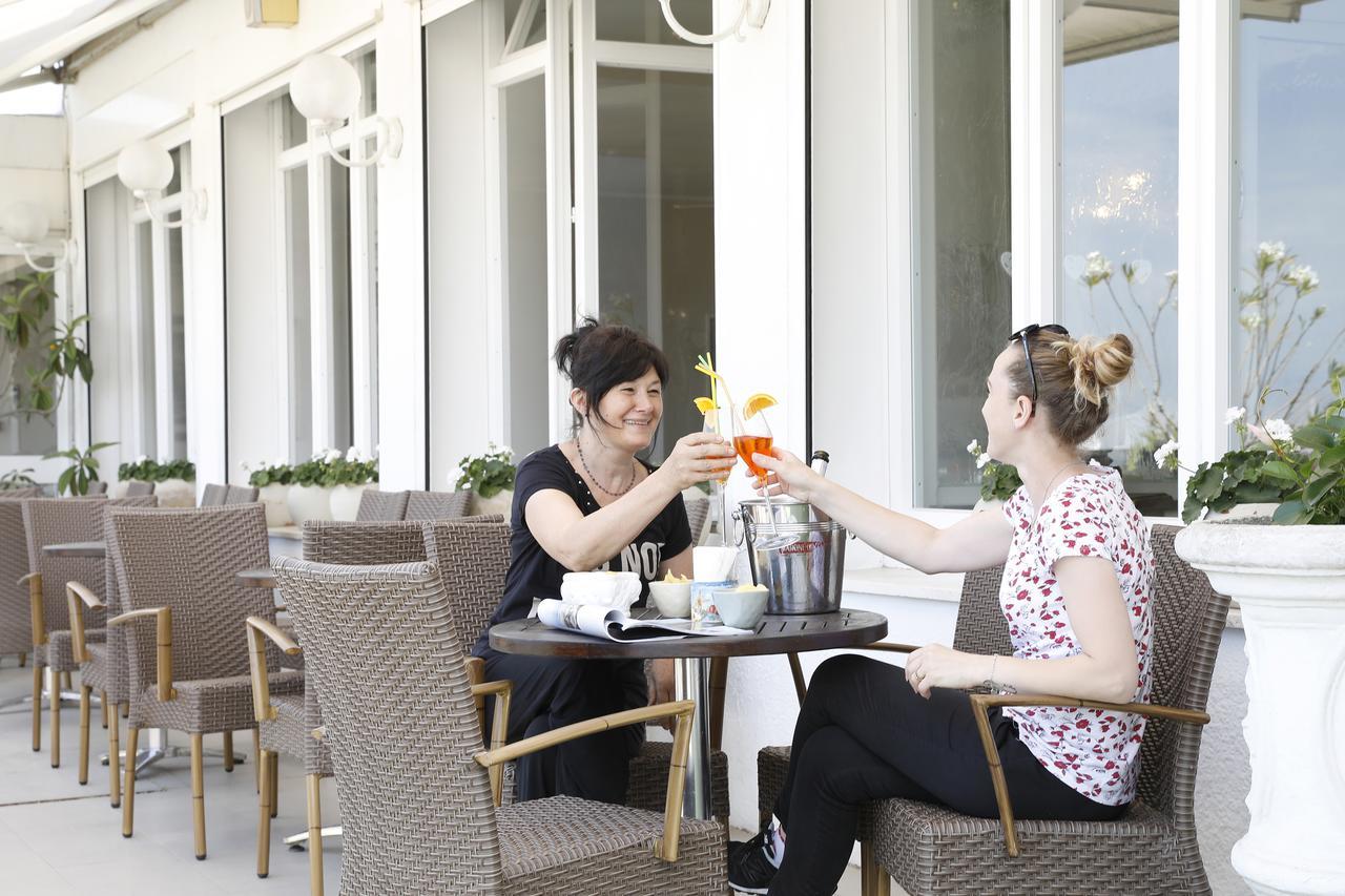 Hotel Lungomare Cattolica Luaran gambar