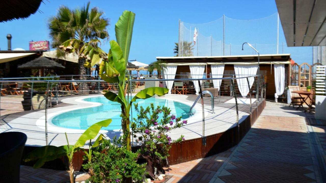 Hotel Lungomare Cattolica Luaran gambar
